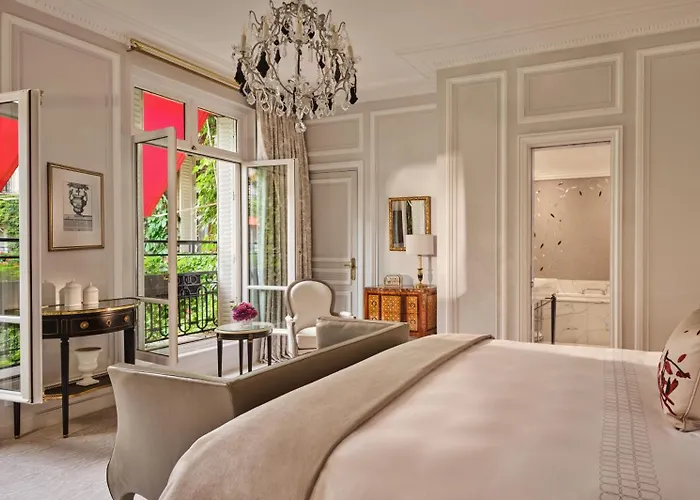 Hotel Plaza Athenee - Dorchester Collection Paris