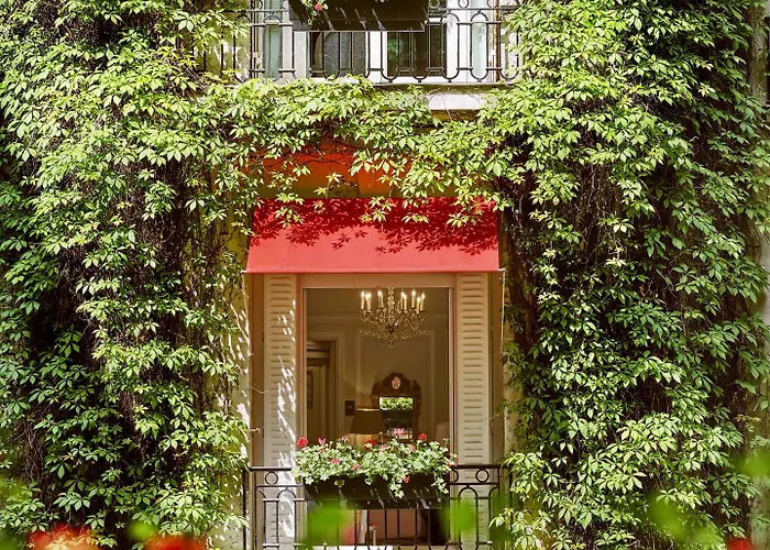 Plaza Athenee - Dorchester Collection Hotel