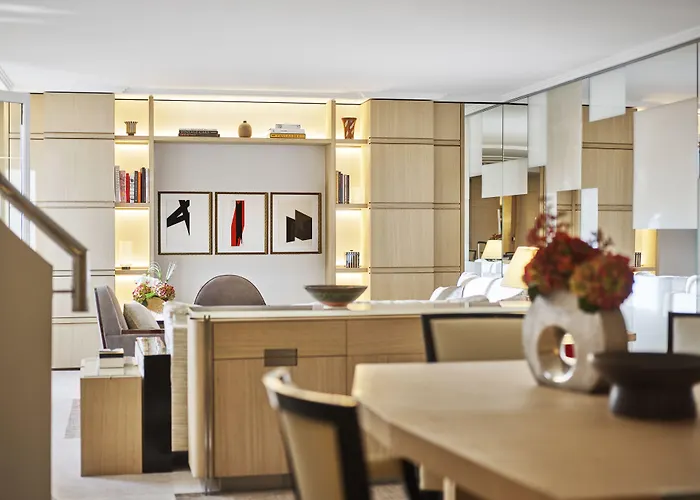 Plaza Athenee - Dorchester Collection Hotel 5*