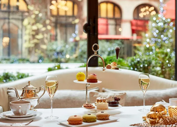 Plaza Athenee - Dorchester Collection 5* Paris