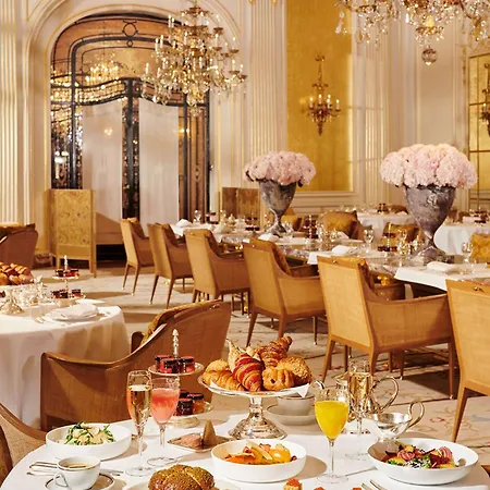 Plaza Athenee - Dorchester Collection 5* פריז