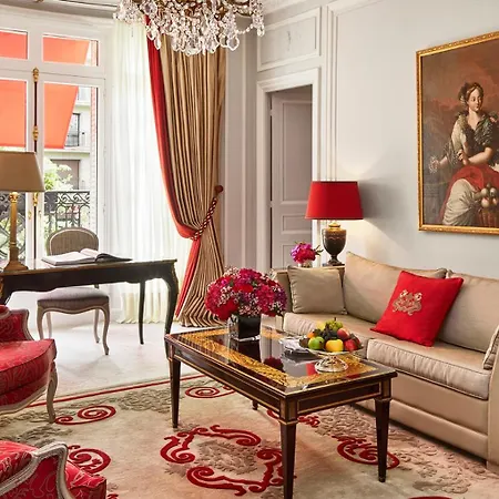 Plaza Athenee - Dorchester Collection 5* פריז