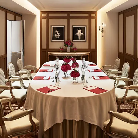 Plaza Athenee - Dorchester Collection פריז
