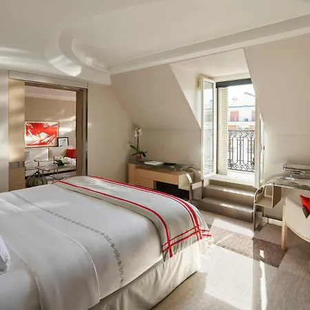 Plaza Athenee - Dorchester Collection Hotel 5*