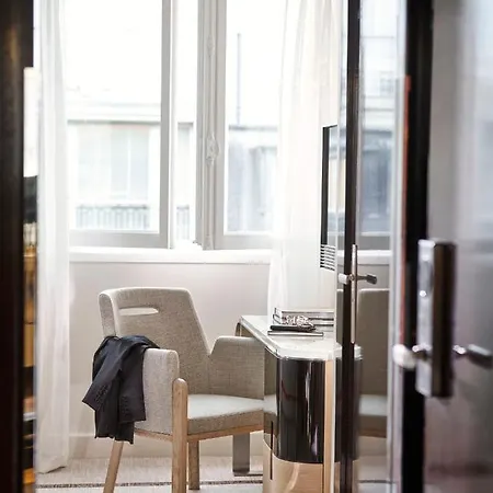 Plaza Athenee - Dorchester Collection Hotel Paris