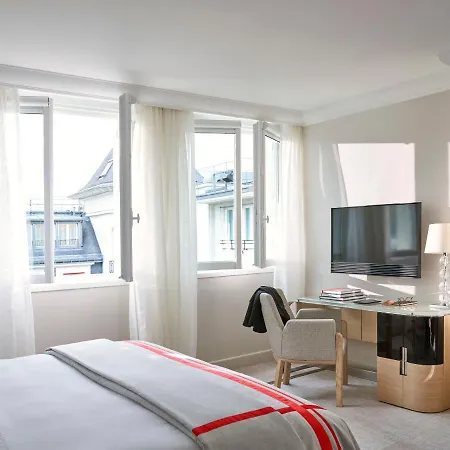 Hotel Plaza Athenee - Dorchester Collection Paris