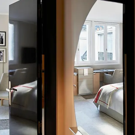 Plaza Athenee - Dorchester Collection Hotel