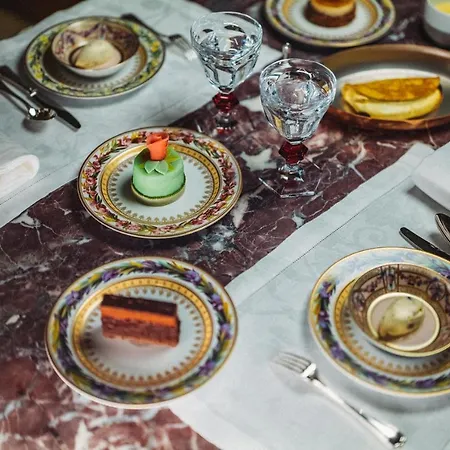 Hotel Plaza Athenee - Dorchester Collection