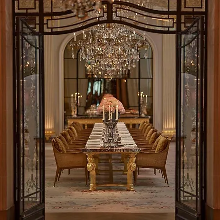 Plaza Athenee - Dorchester Collection Hotel Paris