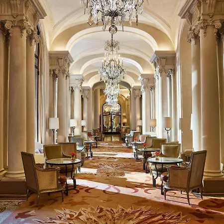 Plaza Athenee - Dorchester Collection Paris
