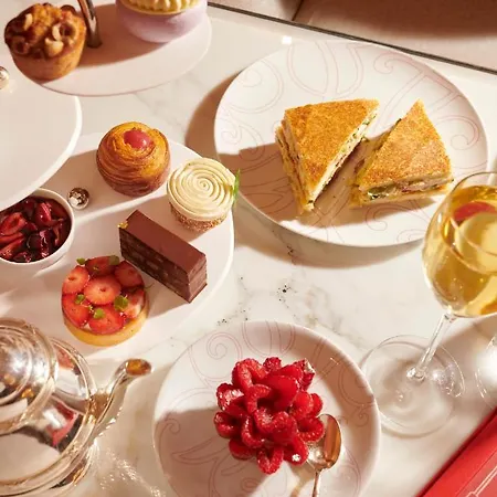 Plaza Athenee - Dorchester Collection 5*
