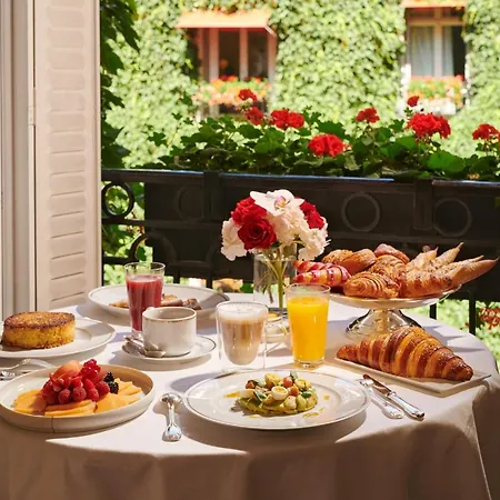 Plaza Athenee - Dorchester Collection 5* Paris