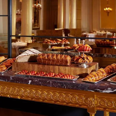 Plaza Athenee - Dorchester Collection
