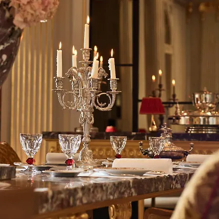 Plaza Athenee - Dorchester Collection