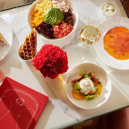 Plaza Athenee - Dorchester Collection Hotel