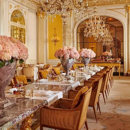Plaza Athenee - Dorchester Collection Hotel