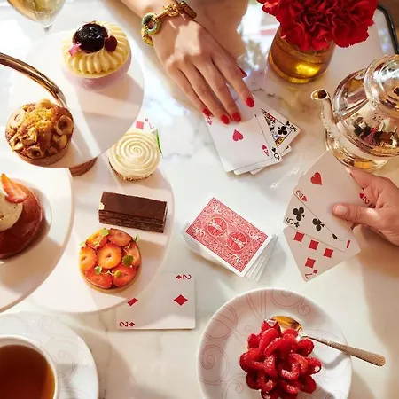 Plaza Athenee - Dorchester Collection 5* Paris