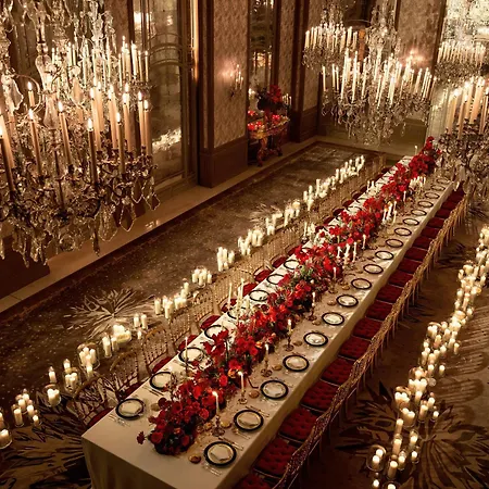 Plaza Athenee - Dorchester Collection Hotel
