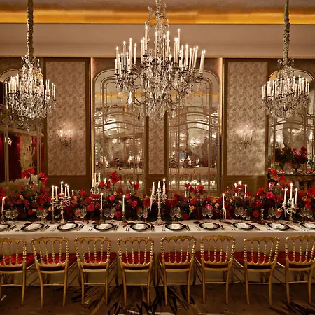 Plaza Athenee - Dorchester Collection Hotel