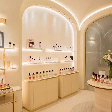Plaza Athenee - Dorchester Collection