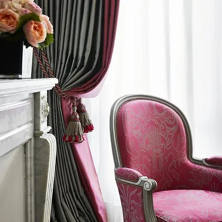 Hotel Plaza Athenee - Dorchester Collection Paris