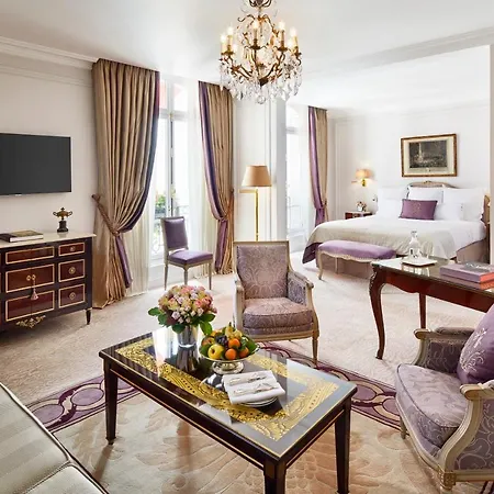 Plaza Athenee - Dorchester Collection Hotel Paris