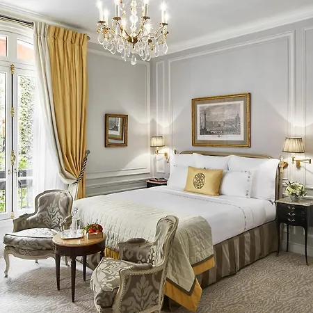 Plaza Athenee - Dorchester Collection 5* Paris