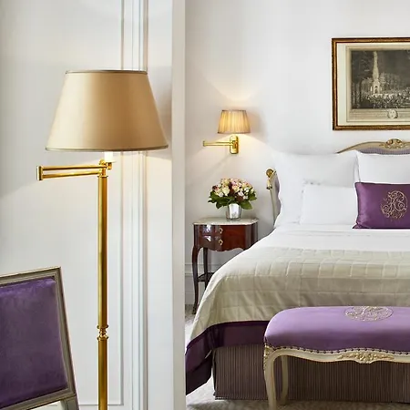 Plaza Athenee - Dorchester Collection Paris