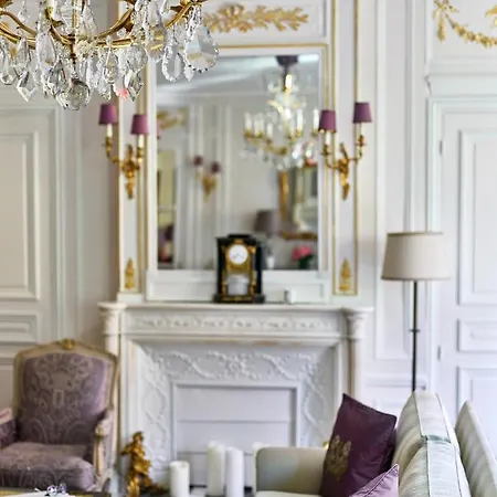 Plaza Athenee - Dorchester Collection Hotel Paris