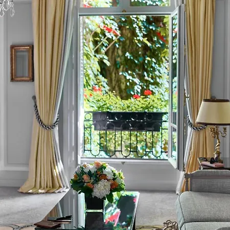 Hotel Plaza Athenee - Dorchester Collection 5*